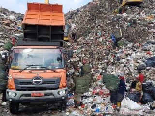 Revolusi Pengelolaan Sampah Dari Ambisi Presiden Prabowo Subianto Hingga Solusi Teknologi di Jawa Timur